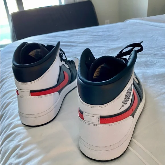 Men Nike Air Jordan mid Chile red/black/white original Size 10